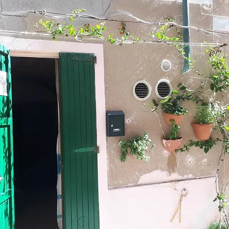 Apartment Aura